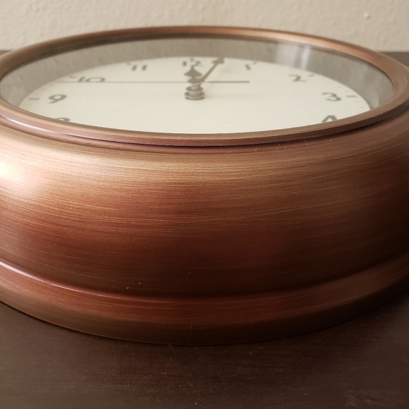 Decorative 10in Metal Rustic Wall Clock. - Picture 4 of 6